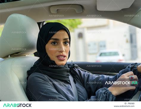إمرأه عربية سعودية خليجية تقود السيارة في المملكه العربيه السعودية