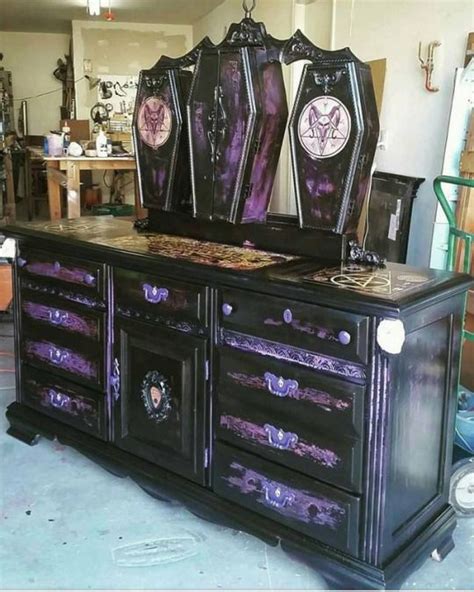 The most common gothic bedroom set material is polyester. 10 Gorgeous Gothic Furniture Set For Your Living Room ...