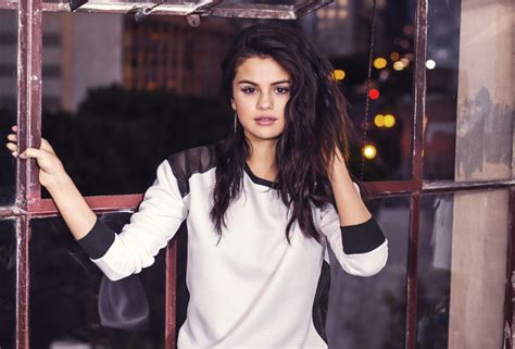 Обои Selena Gomez Селена Гомес певица актриса модель на рабочий стол картинки с раздела Музыка