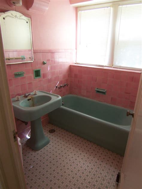 40 Vintage Pink Bathroom Tile Ideas And Pictures