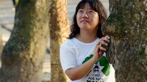 Le Vietnam Arrête Pham Doan Trang Une écrivaine Et Militante Des
