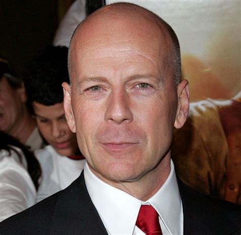 I t's the year 2242 and bruce willis is still an ageing tough guy who's kicking butt. Bruce Willis | La Jungla Wiki | FANDOM powered by Wikia