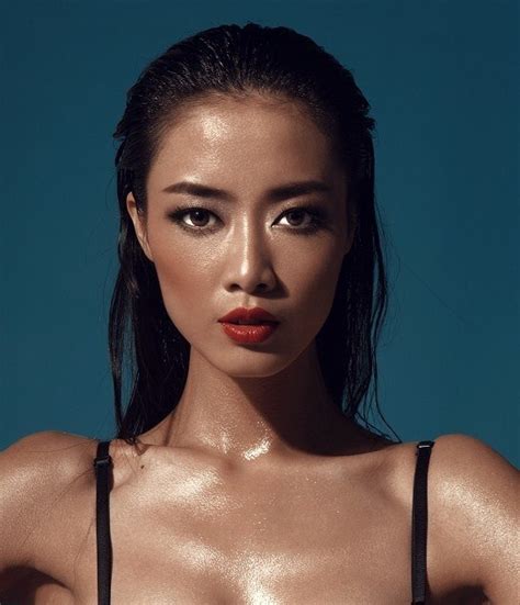 Yue Yan Chinese Model Chinese Sirens
