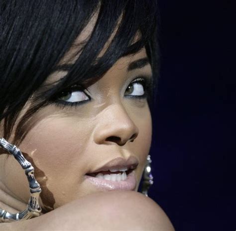 Rihanna Chris Brown Assault Case Brown Hits Back At Assault Claims On Facebook Welt