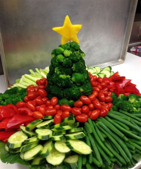 Pin By Marjorie Reyes On Christmas Platters Christmas Veggie Tray