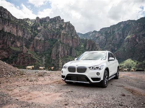 La bmw x1 tiene 2 versiones y se vende en méxico con un rango de precios desde 675,000 pesos hasta 720,000 pesos. BMW X1 2016 llega a México en $549,900 pesos