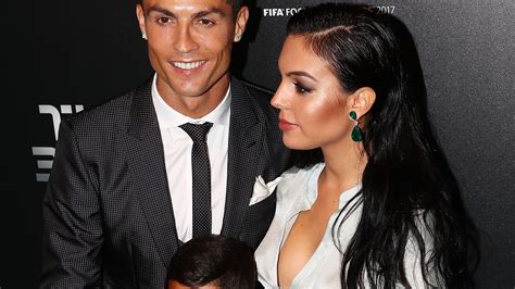 Cristiano ronaldo dos santos aveiro. Cristiano Ronaldo Frau : Ist die schöne Freundin von ...