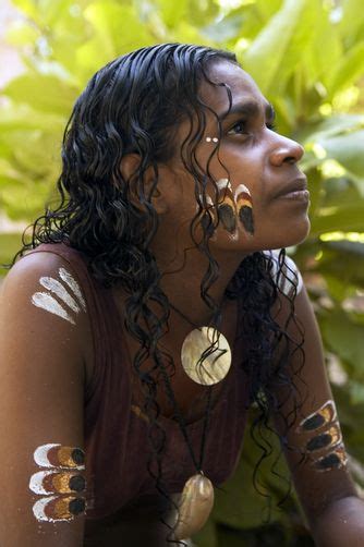 australia portrait of an aborigine medicine woman tjapukai aboriginal park queensland