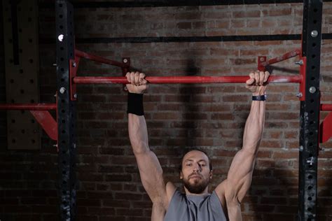 7 Best Dip Bar Exercises For A Great Upper Body Workout