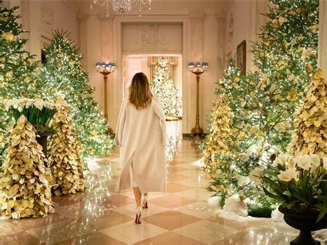 Melania Trumps Christmas Decorations Are Lovely But That Coat Looks
