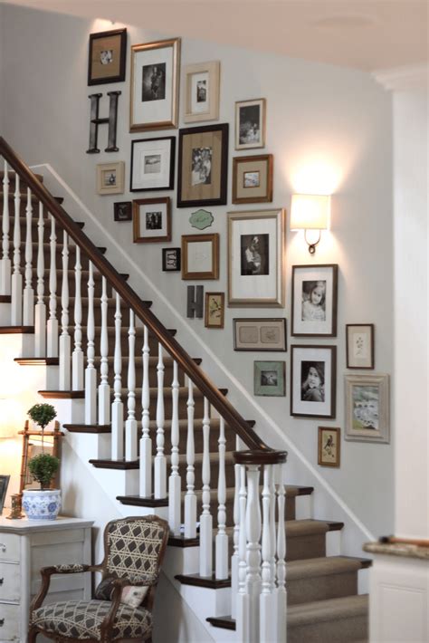 Fabulous Simple Stairway Wall Decorating Ideas - EasyHomeTips.org