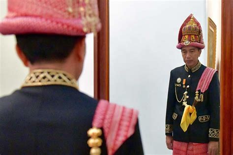 Sejak Ini Pakaian Adat Yang Dipakai Presiden Jokowi