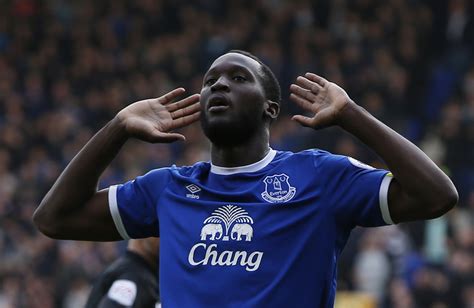 This is just all sorts of brilliant from the everton duo! 'Annoyed' Everton striker Romelu Lukaku dismisses ...