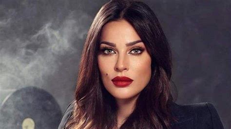 حلّت الممثلة نادين نسيب نجيم ضيفة في برنامج مجموعة إنسان على قناة أم بي سي مع وأوضحت نجيم أنها من الأشخاص الذين مروا بمراحل أصعب من مهاجمتي في مهنتي وحياتي في ختام الحلقة، احتفلت أسرة البرنامج بذكرى زواج نجيم وزوجها الذي كان برفقتها في دبي. نادين نجيم تحتفل بعيد ميلادها (فيديو) | فنون | وكالة جراسا ...