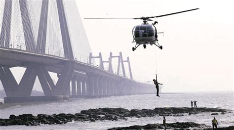 Mumbai 3 Girls Fall Into Sea While Clicking Selfie Man Drowns In