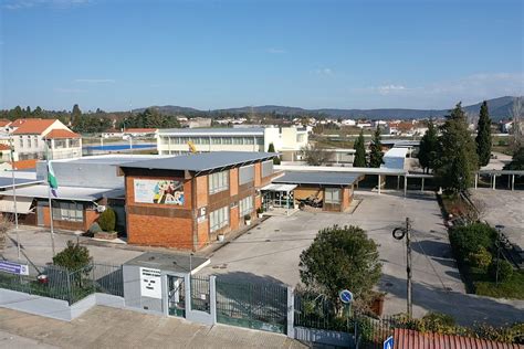 A Escola De Catarina Dista De Sua Casa 780m