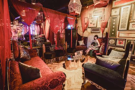 Unlike the hectic tourist bars that line the popular pub street, miss wong is an intimate cocktail lounge located just a stone's throw from the siem reap river. Suzie Wong Bar KL | VMO