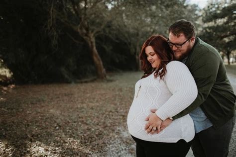 Pin On Plus Size Maternity Photos