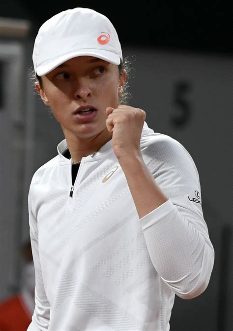 Iga świątek świetnie powróciła po kilkumiesięcznej kontuzji. Tenis. Roland Garros. Iga Świątek zagra o półfinał. Gdzie ...