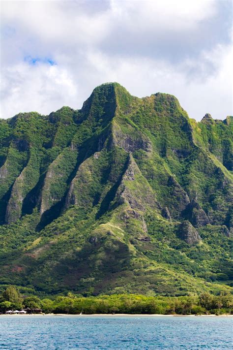 These Hawaiian mountains [6000x4000] [OC] : EarthPorn