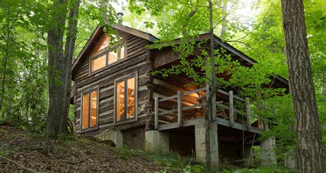 Pet friendly with a fenced in backyard. Strong Wolf Cabin | Hocking Hills Pet Friendly Cabins ...