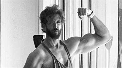 Sussanne Goes Wowzer As Hrithik Roshan Flaunts Beefed Up Biceps