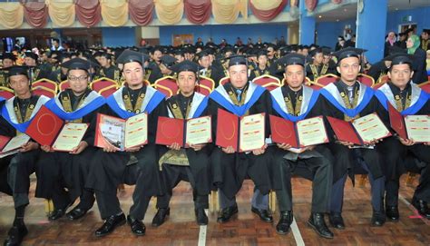 We did not find results for: T E G A N U K I TA: 32 graduan sulung ijazah sarjana muda ...