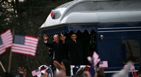 Obama Arrives In Washington After Train Trip The New York Times