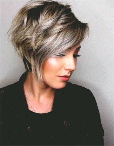 Perfect Short Pixie Haircut Hairstyle Plus Size Women Round Faces