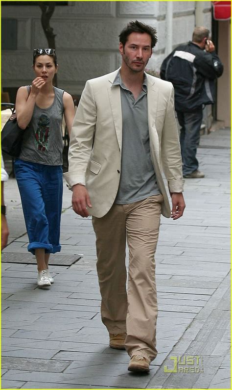 Keanu Reeves I Love Me Some China Chow Photo 1208291 Photos Just Jared Celebrity News And