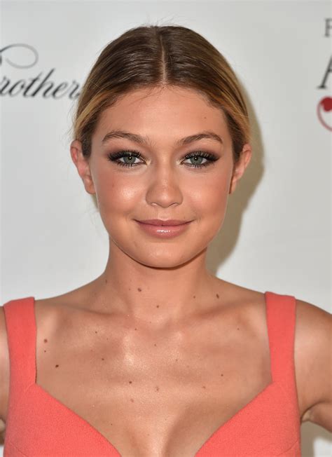Gigi Hadid Doesn T Need Photoshop Because She S Flawless And She Has A Clever Way Of Letting