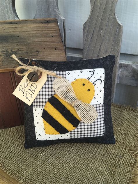 Summer Bee Pillow Primitive Vintage Quilt Wool Felt Bee Etsy In 2021