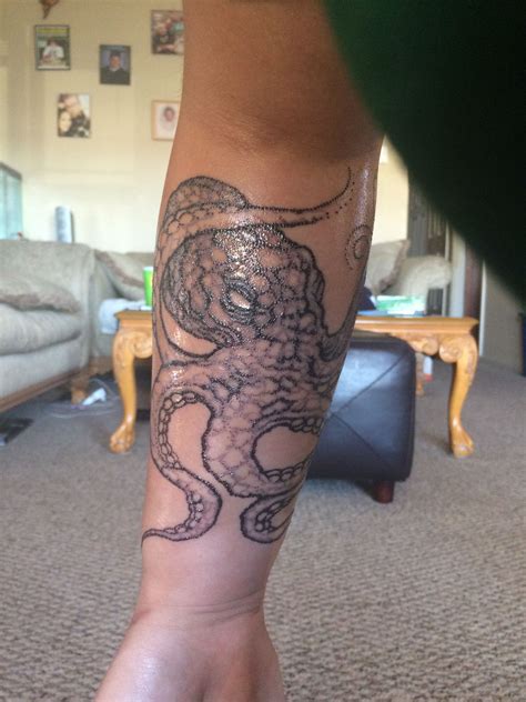 pin-by-allyson-hoke-on-person-place-or-thing-tattoos,-polynesian