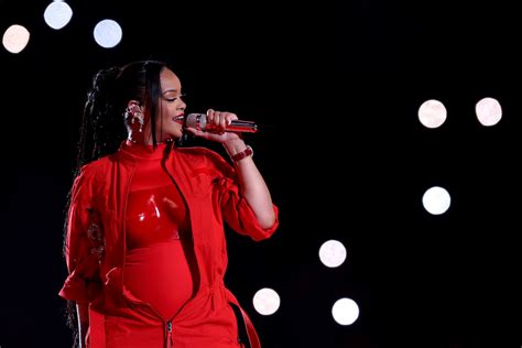 Rihanna Only Performed A Few Of Her No 1 Hits At The Super Bowl Halftime Show