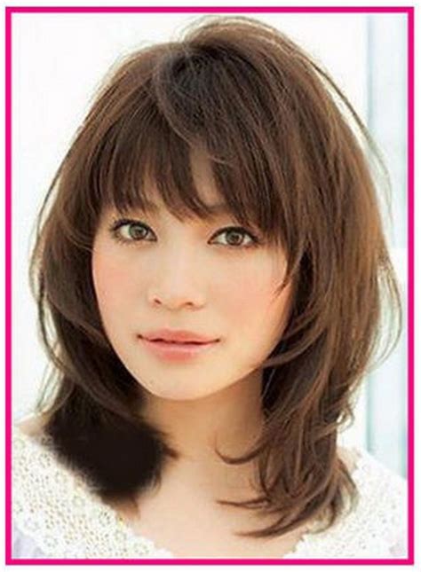 Best Medium Haircuts With Bangs And Layers For Round Faces