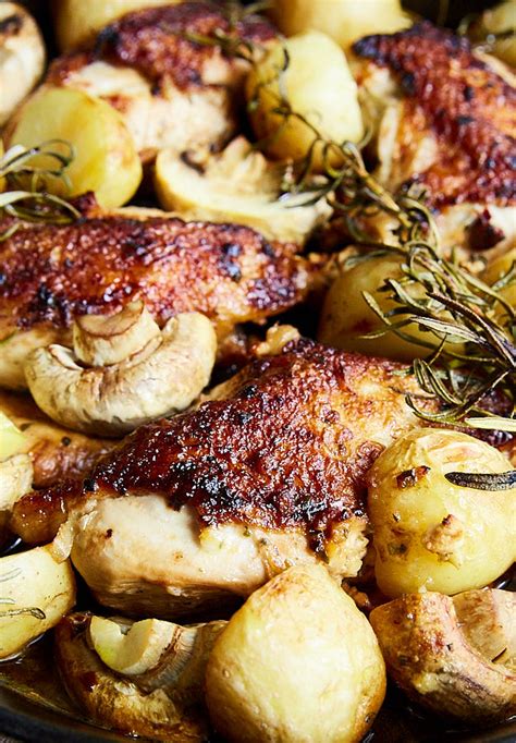 Ohmygoshthisissogood baked chicken breast recipe! Oven Roasted Chicken Breast with Potatoes and Mushrooms - i FOOD Blogger