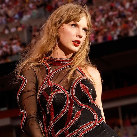 Taylor Swift Jokes About Apparent Stage Malfunction During The Eras