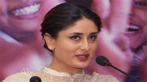 Pregnant Kareena Kapoor Reacts To Reports Of Having Undergone A Sex Determination Test Youtube