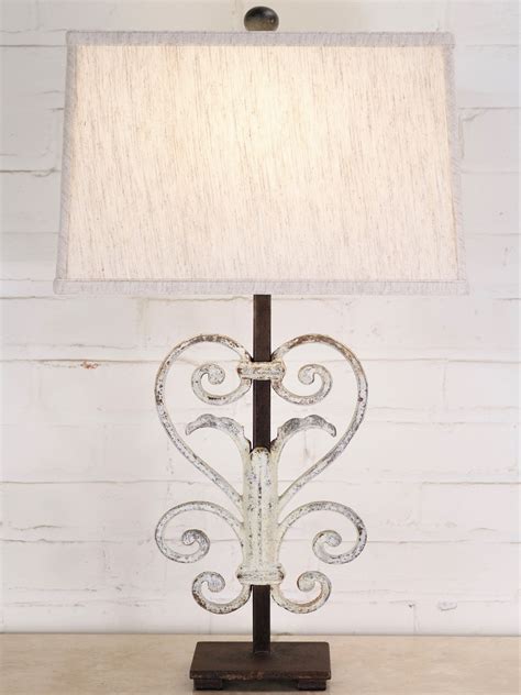 5.0 из 5 звездоч., исходя из 1 оценки товара(1). Heart Scroll Table Lamp