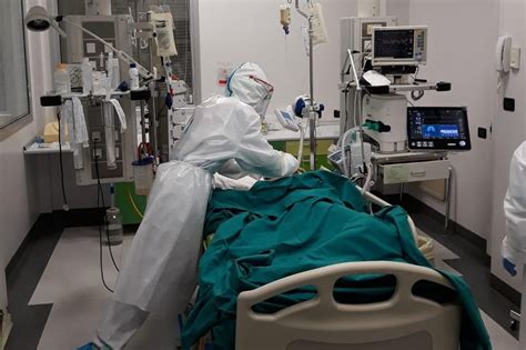 Emergenza Covid A Varese Gli Ospedali Aggiungono Posti Letto Per I