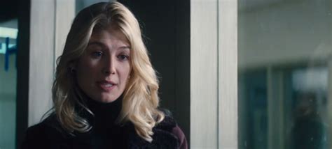 Watch Rosamund Pikes Jack Reacher Interview And A New Clip With Her