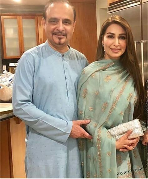 Latest Pictures Of Reema Khan With Her Husband And Son Azlan In Usa
