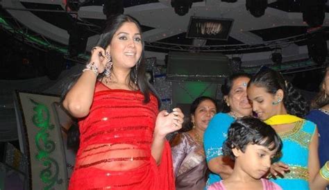 Celebrity Sexy Show Sakshi Tanwar Navel Show Picture Images