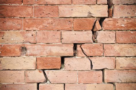 When Should Homeowners Worry About Cracks In The Walls Racq