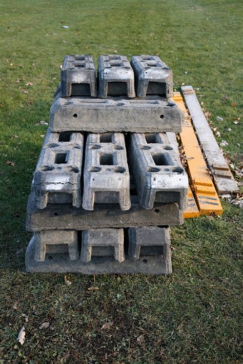 Concrete blocks, otherwise known as cinder blocks or concrete masonry units1, are commonly used for construction, including foundations, bearing walls, fire walls, retaining walls, screening walls and fences. How to Patch a Hole in a Cinder Block Wall | Hunker