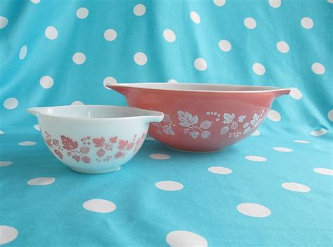 Pyrex Pink Gooseberry Cinderella Nesting Bowl Set Set Of Vintage