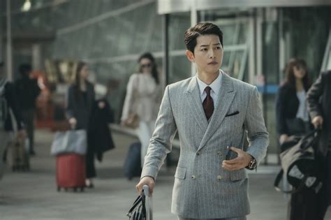 Song joong ki is a south korean actor under history d&c entertainment. New Still Cuts added for the Upcoming Drama "Vincenzo ...