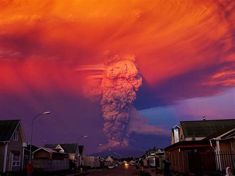 Chiles Mount Calbuco Erupts Lightning Strikes During Eruption