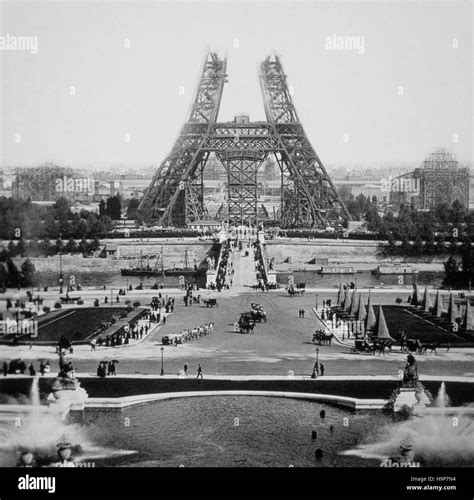 La Photographie Du 19e Siècle La Tour Eiffel à Paris En Construction