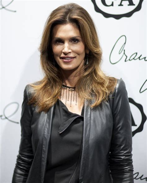 Cindy crawford prova que o tempo só a tornou ainda mais potente. POPSUGAR UK | Cindy crawford, Cindy crawford young, Career ...